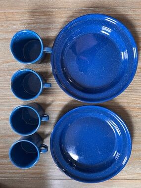 Blue Speckled Enamel Dinnerware Set - 4 Mugs & 2 Plates